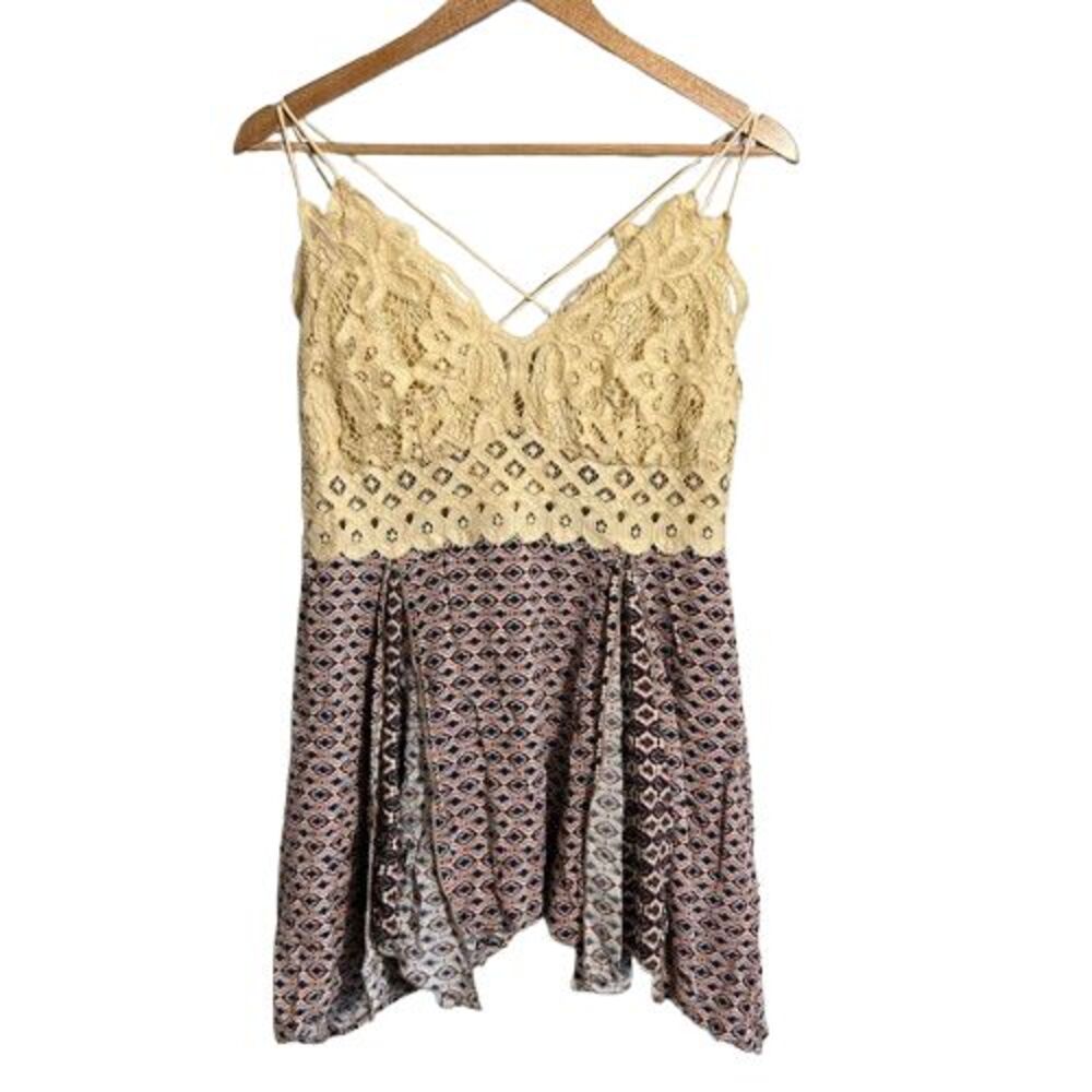 Gimmicks BKE Lace Tank Blouse L Boho Geometric Strappy Adjustable Flowy
